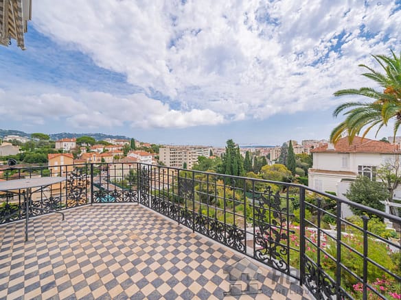 2 Bedroom Apartment in Cannes 36