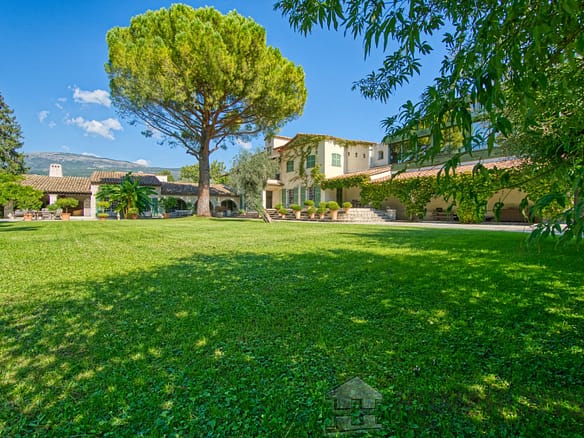 10 Bedroom Villa/House in Grasse 18