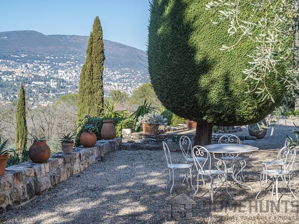 7 Bedroom Villa/House in Grasse 18