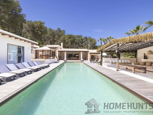 20 Bedroom Villa/House in Roca Llisa 16