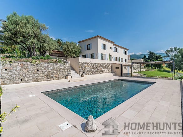 5 Bedroom Villa/House in Grasse 4