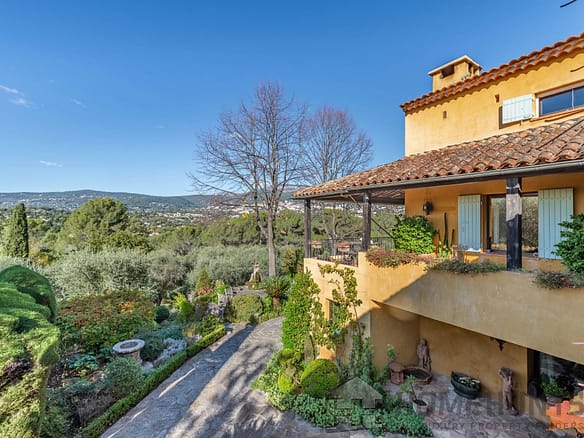 6 Bedroom Villa/House in Grasse 12