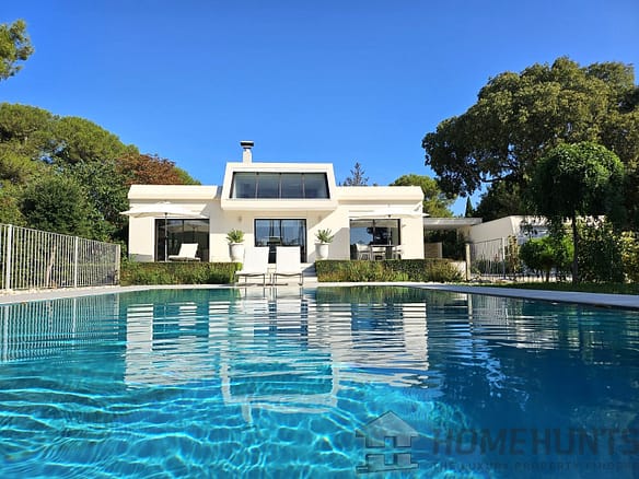 5 Bedroom Villa/House in Nimes 2