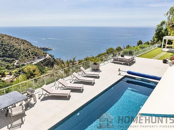 4 Bedroom Villa/House in Eze 10