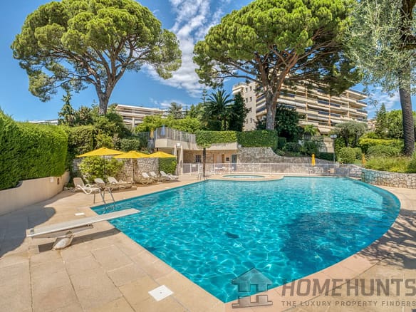 3 Bedroom Apartment in Nice 4