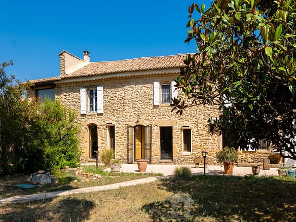 9 Bedroom Villa/House in Chateauneuf Du Pape 36