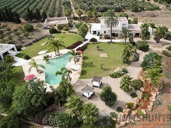 6 Bedroom Villa/House in Cala Llenya 24