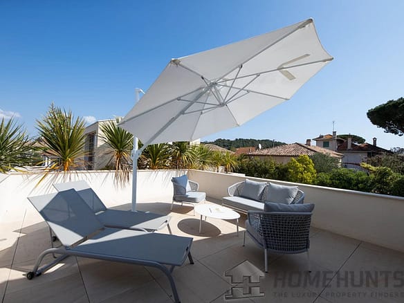 3 Bedroom Apartment in Saint Tropez 9