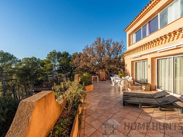 6 Bedroom Villa/House in Aix En Provence 24