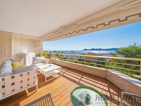 3 Bedroom Apartment in Cannes 36