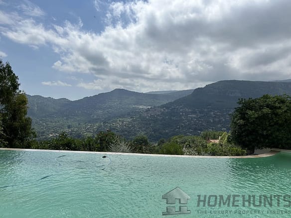 6 Bedroom Villa/House in Tourrettes Sur Loup 22