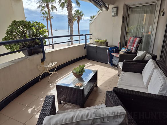 2 Bedroom Apartment in La Ciotat 6