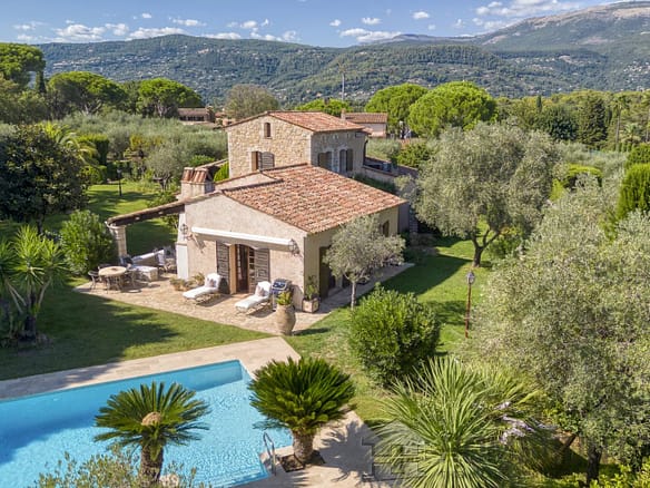 4 Bedroom Villa/House in Grasse 16