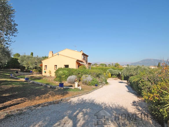 4 Bedroom Villa/House in Valbonne 7