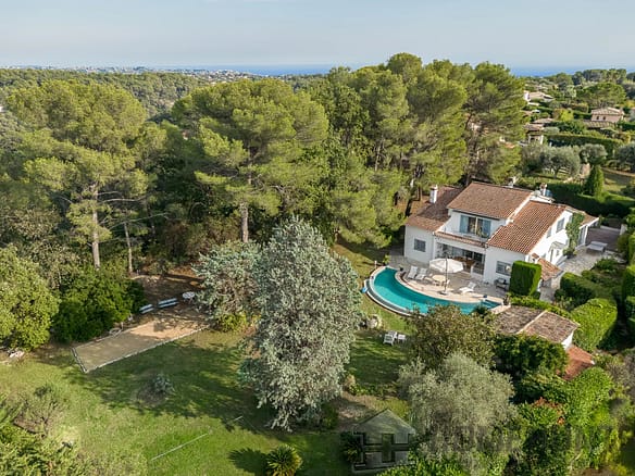 6 Bedroom Villa/House in Vence 8