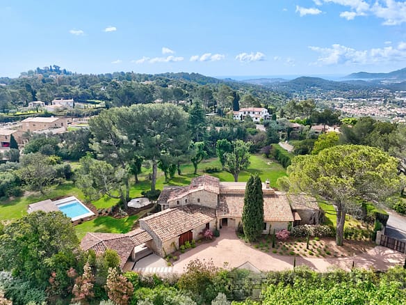 4 Bedroom Villa/House in Mougins 28