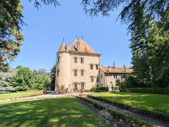 17 Bedroom Castle/Estates in Douvaine 48