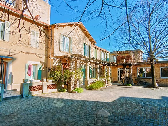 6 Bedroom Villa/House in Avignon 2