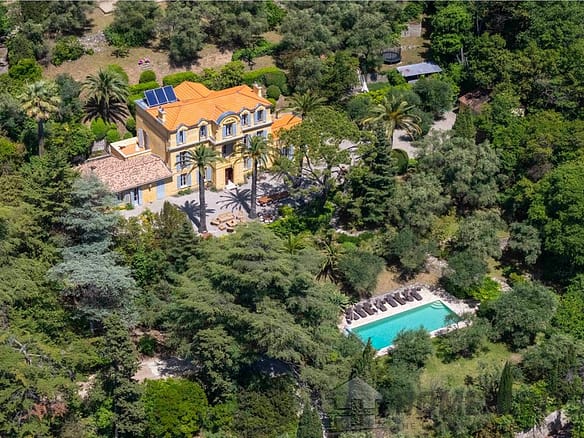 8 Bedroom Villa/House in Grasse 9