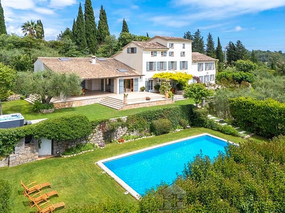 5 Bedroom Villa/House in Grasse 7