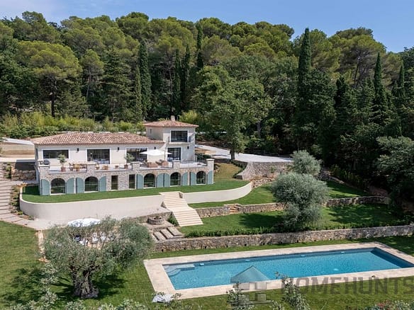 4 Bedroom Villa/House in Mougins 10