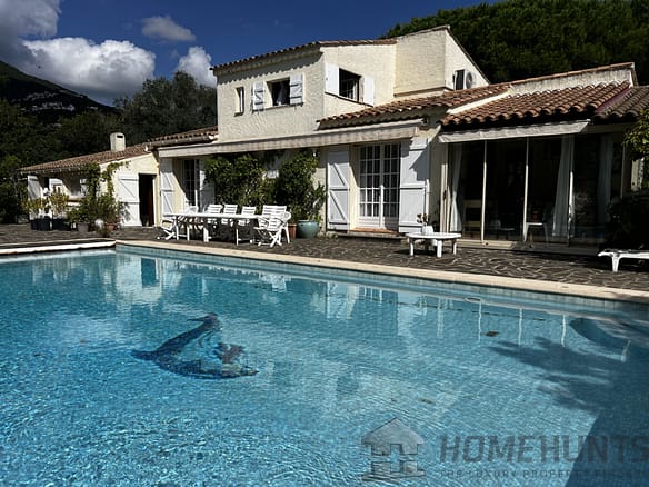 6 Bedroom Villa/House in Cavalaire Sur Mer 2