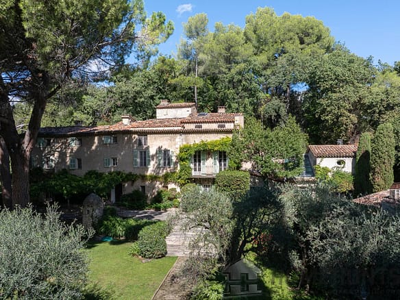 9 Bedroom Villa/House in Grasse 5