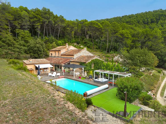 5 Bedroom Villa/House in Auriol 6