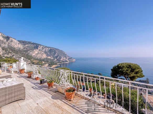 5 Bedroom Villa/House in Eze 3