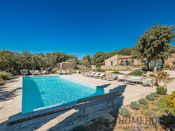 5 Bedroom Villa/House in Gordes 8