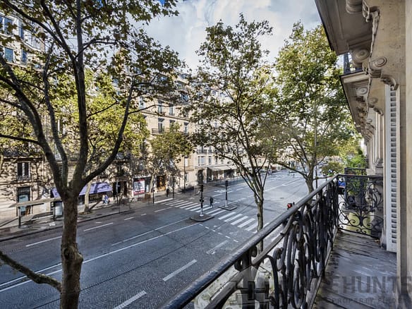 4 Bedroom Apartment in Paris 8th (Golden Triangle - Parc Monceau) 5