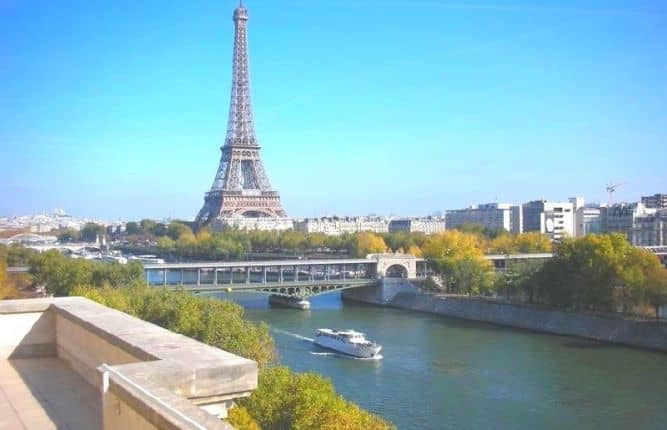 apartment with views of Paris