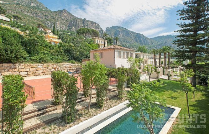 5 Beautifully Landscaped Luxury Villas in France 4