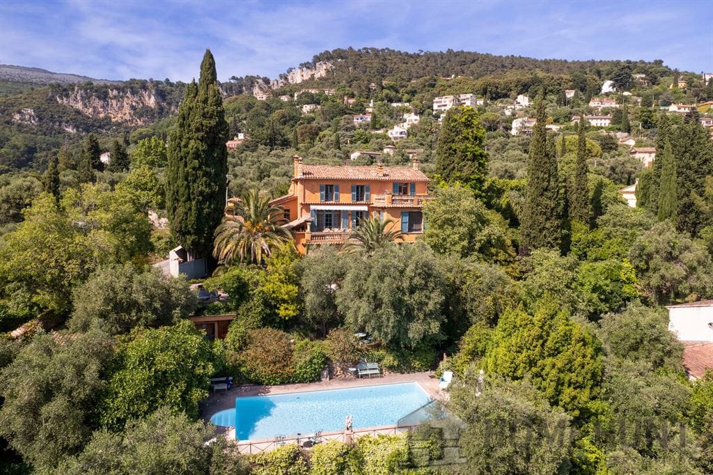 6 Bedroom Villa/House in Grasse 11