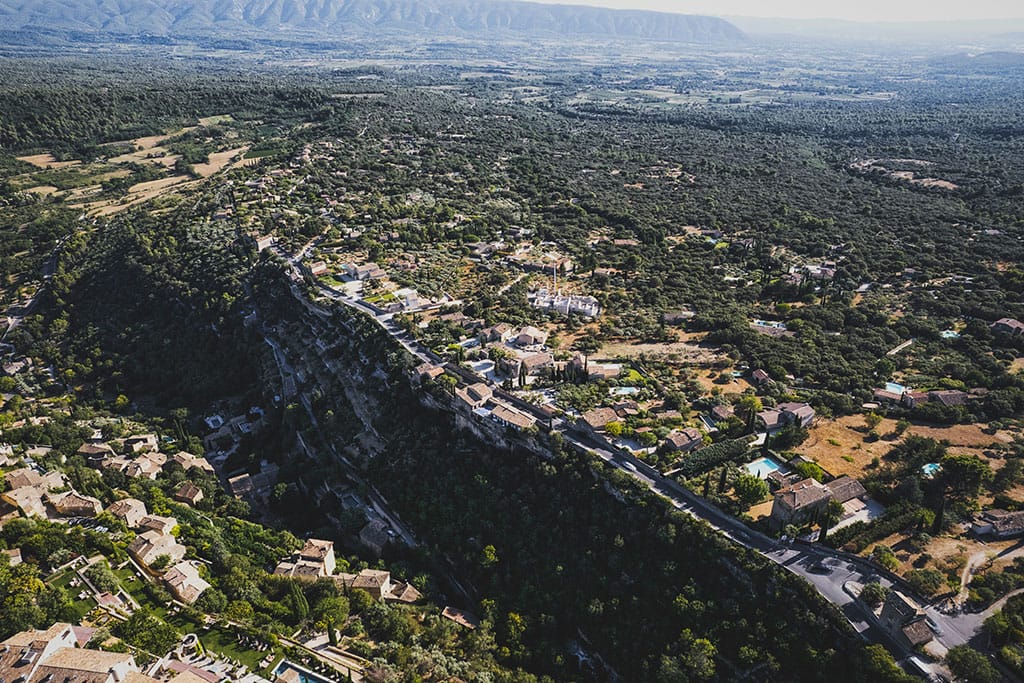 photo of the village of Bonnieux in the luberon, france