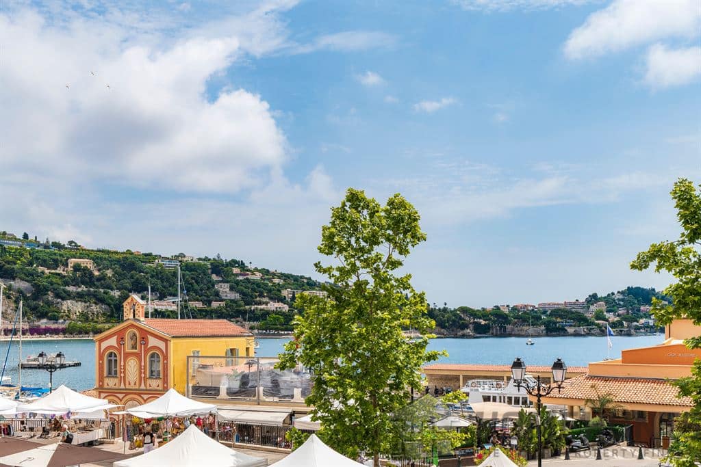 2 Bedroom Apartment in Villefranche Sur Mer 15