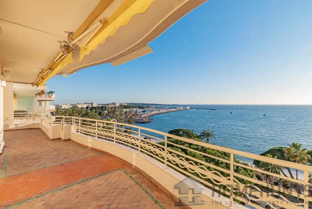 Image of a luxury Cannes apartment terrace and panoramic sea views over the Cannes coastline.