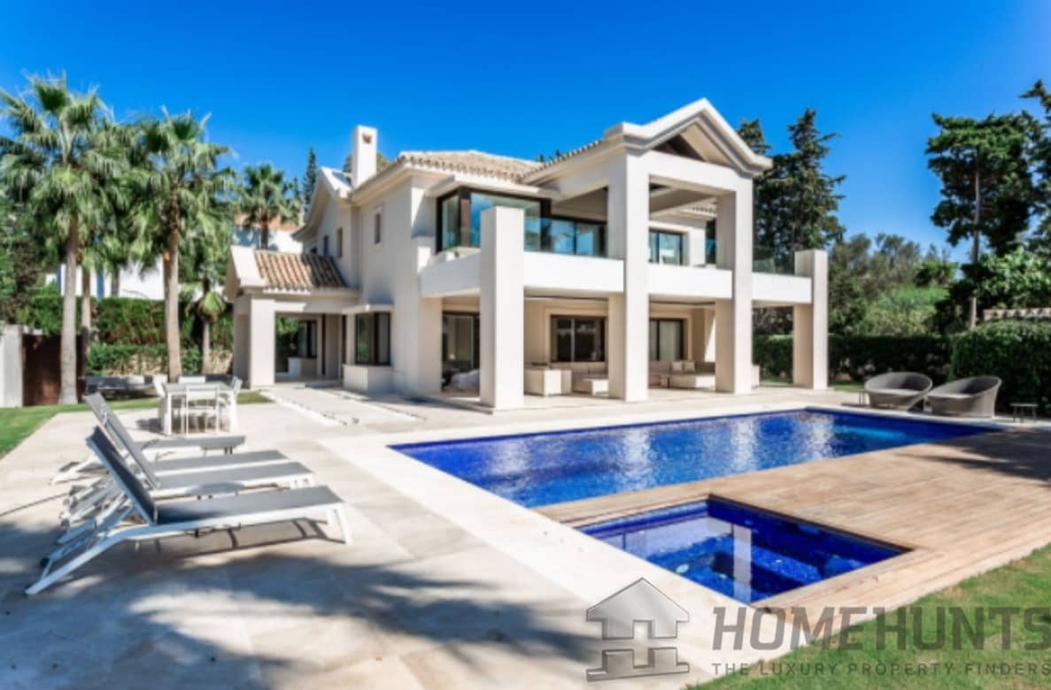 7 Bedroom Villa/House in Golden Mile 8