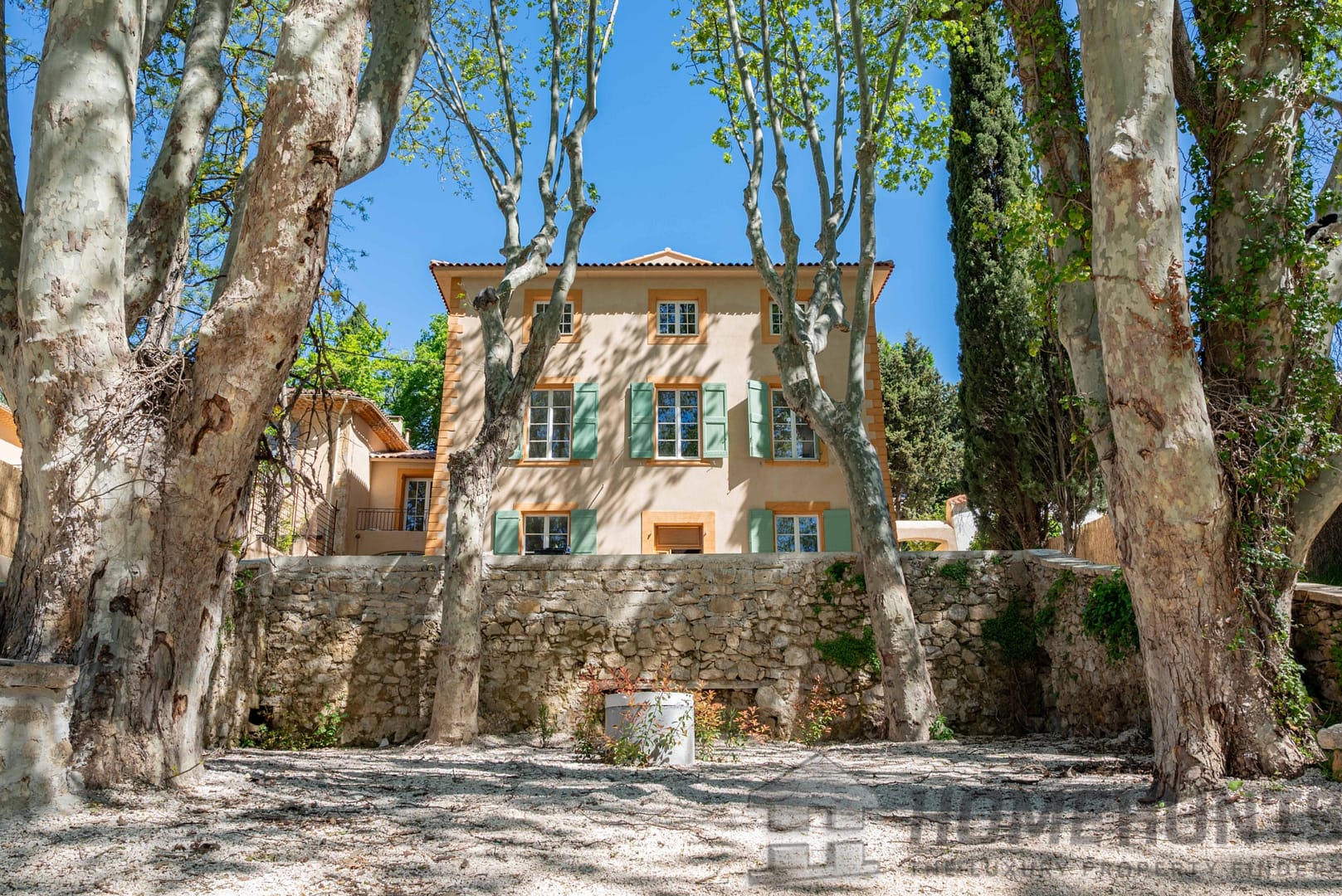 2 Bedroom Apartment in Aix En Provence 2