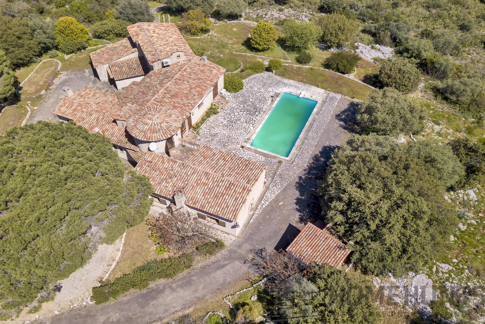 5 Bedroom Villa/House in Roquefort Les Pins 10