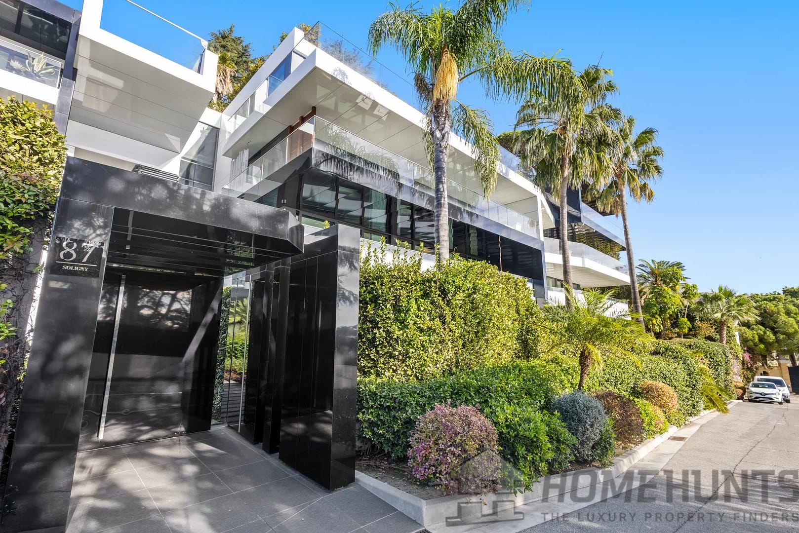 2 Bedroom Apartment in Cannes 3