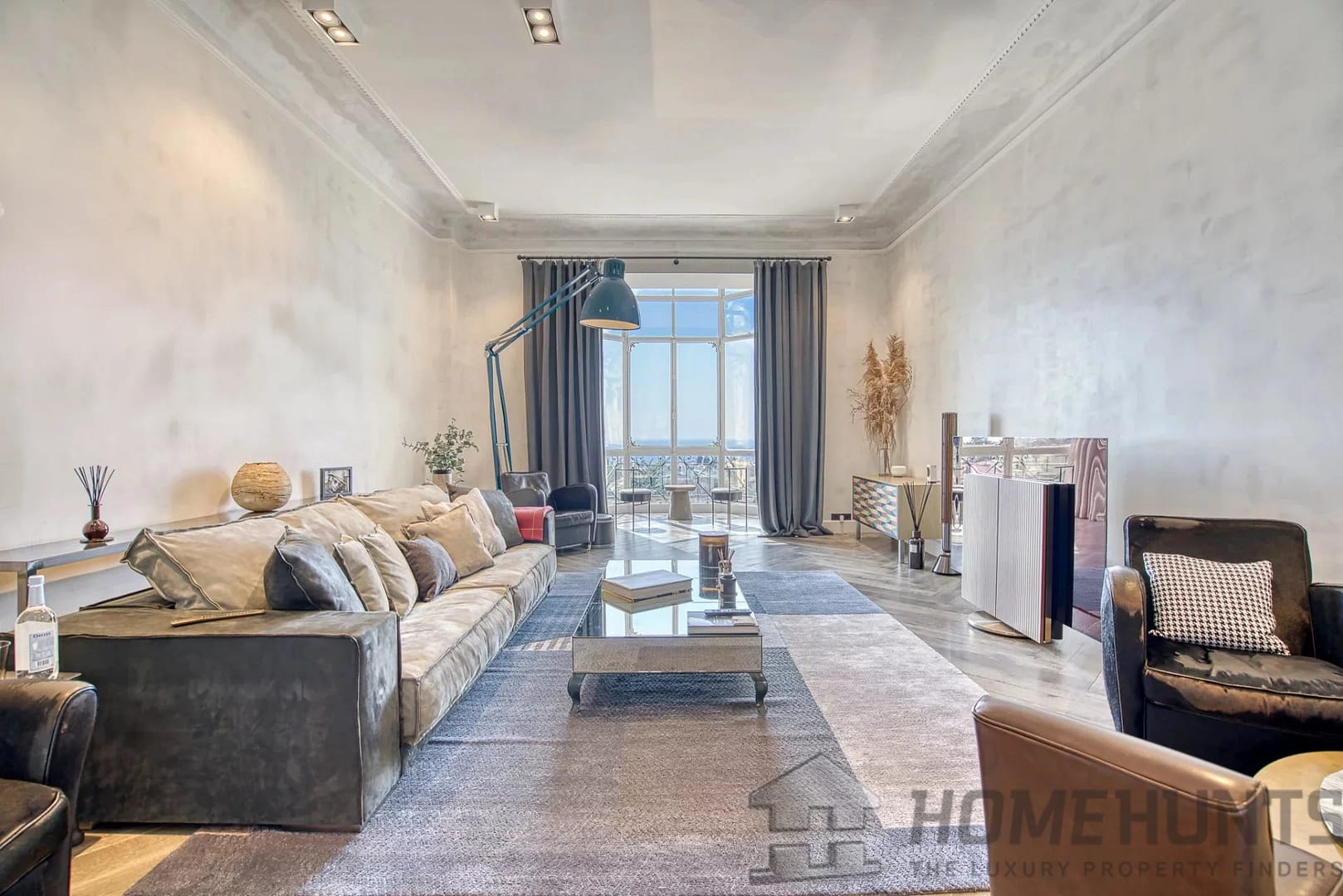 3 Bedroom Apartment in Nice 22