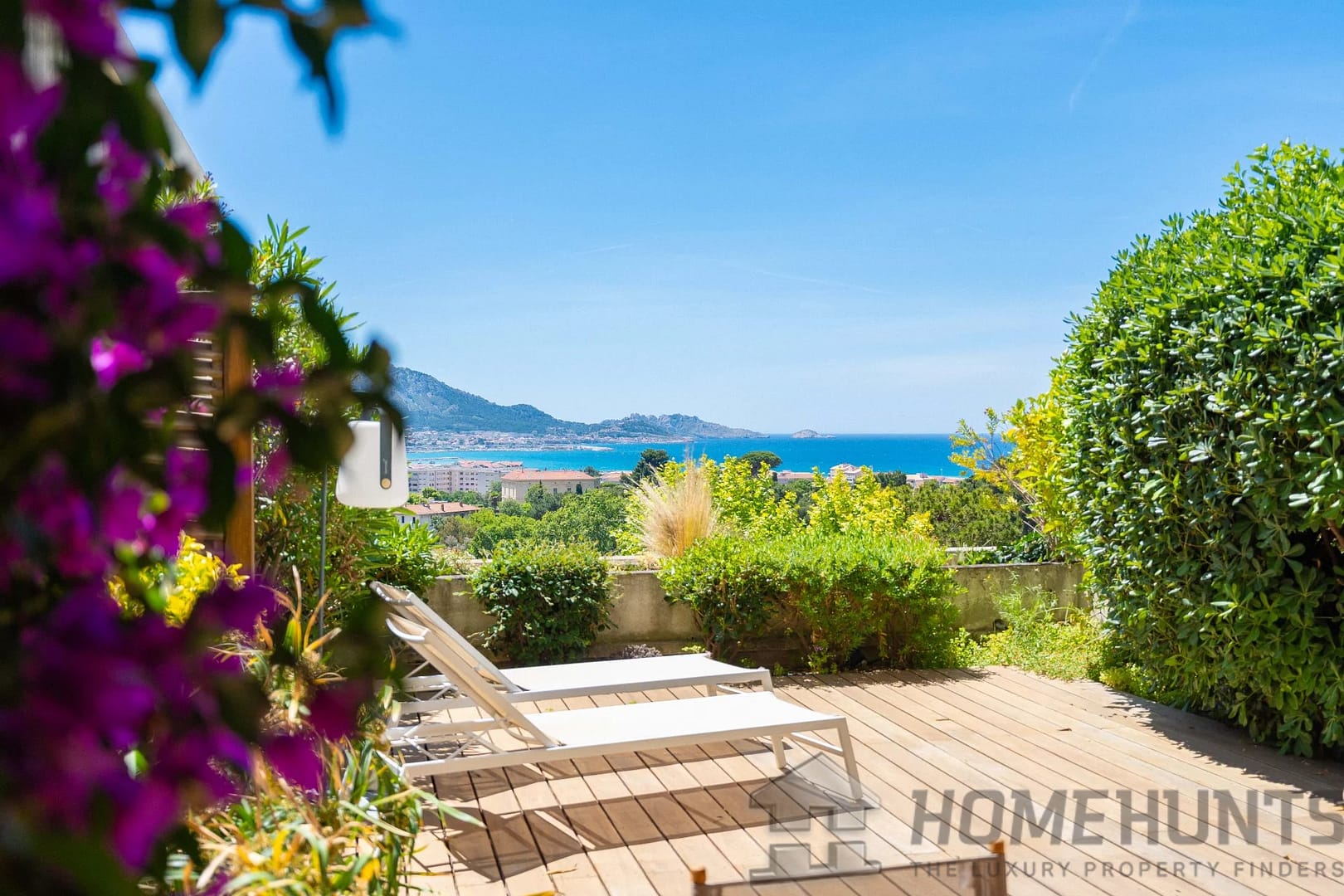 2 Bedroom Apartment in Marseille 11