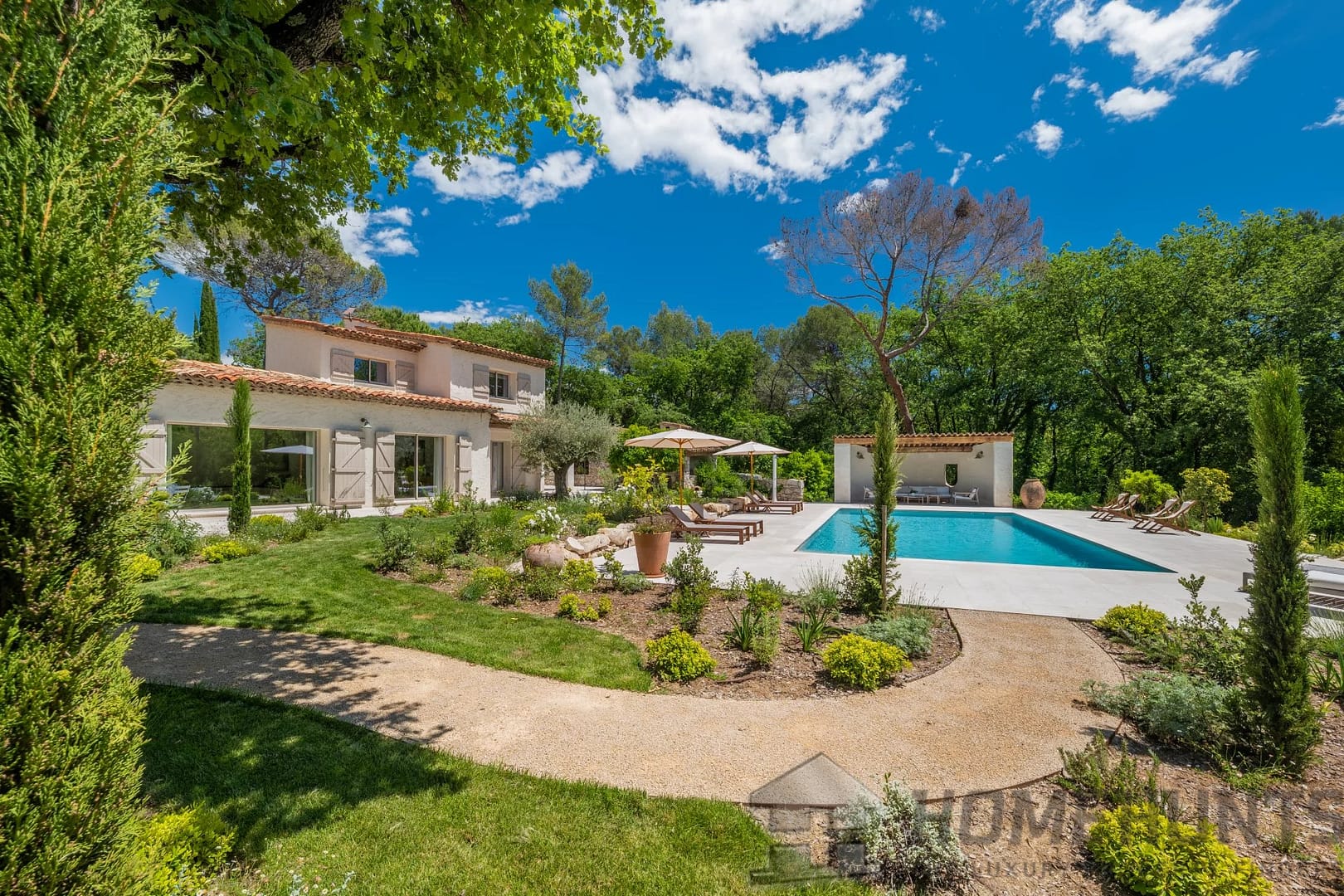 5 Bedroom Villa/House in Roquefort Les Pins 25