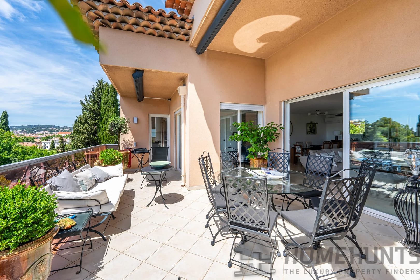 2 Bedroom Apartment in Aix En Provence 11
