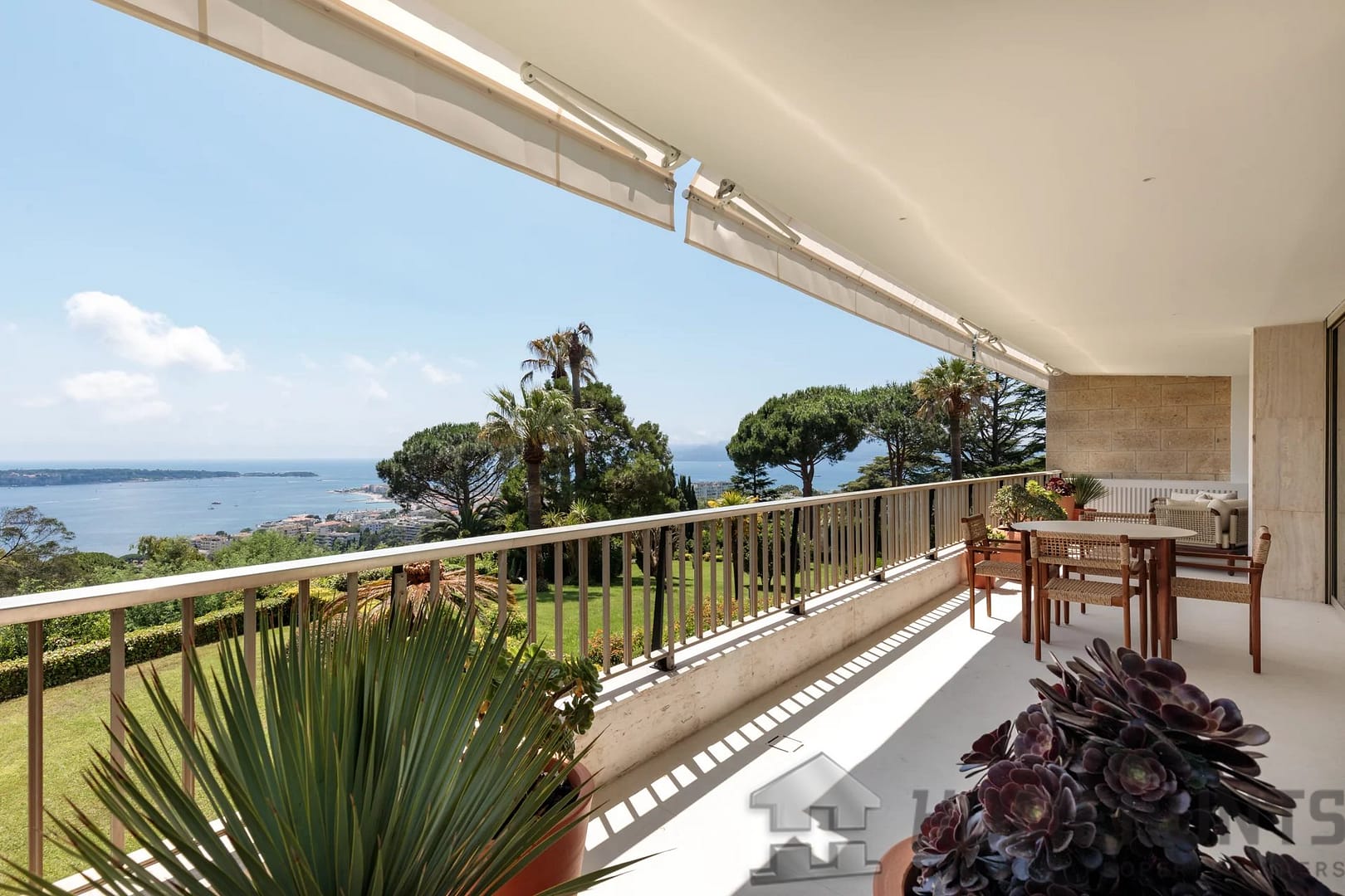 3 Bedroom Apartment in Cannes 2