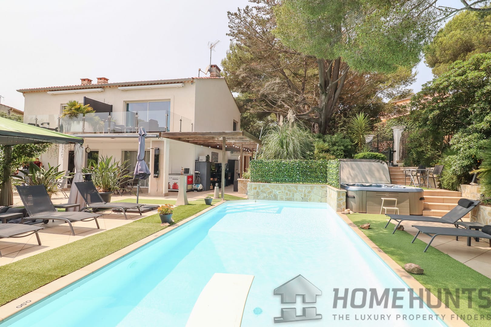 9 Bedroom Villa/House in Frejus 3