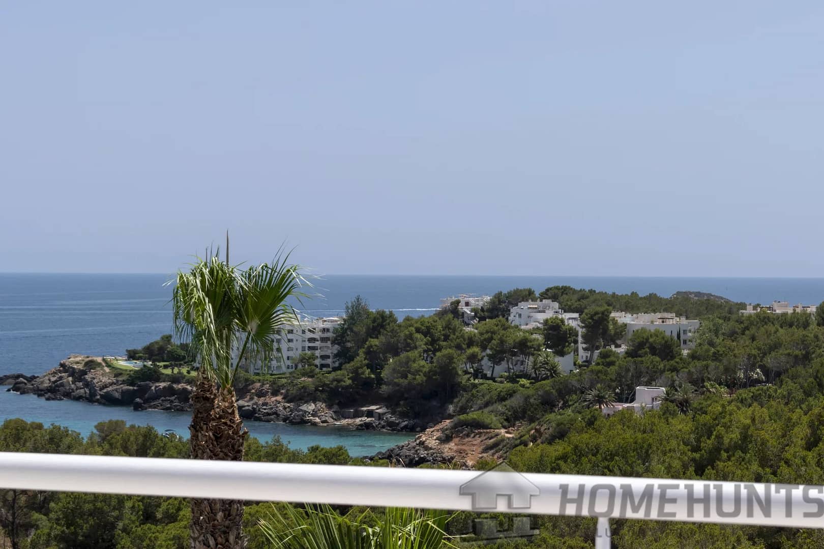 4 Bedroom Apartment in Cala Llenya 10
