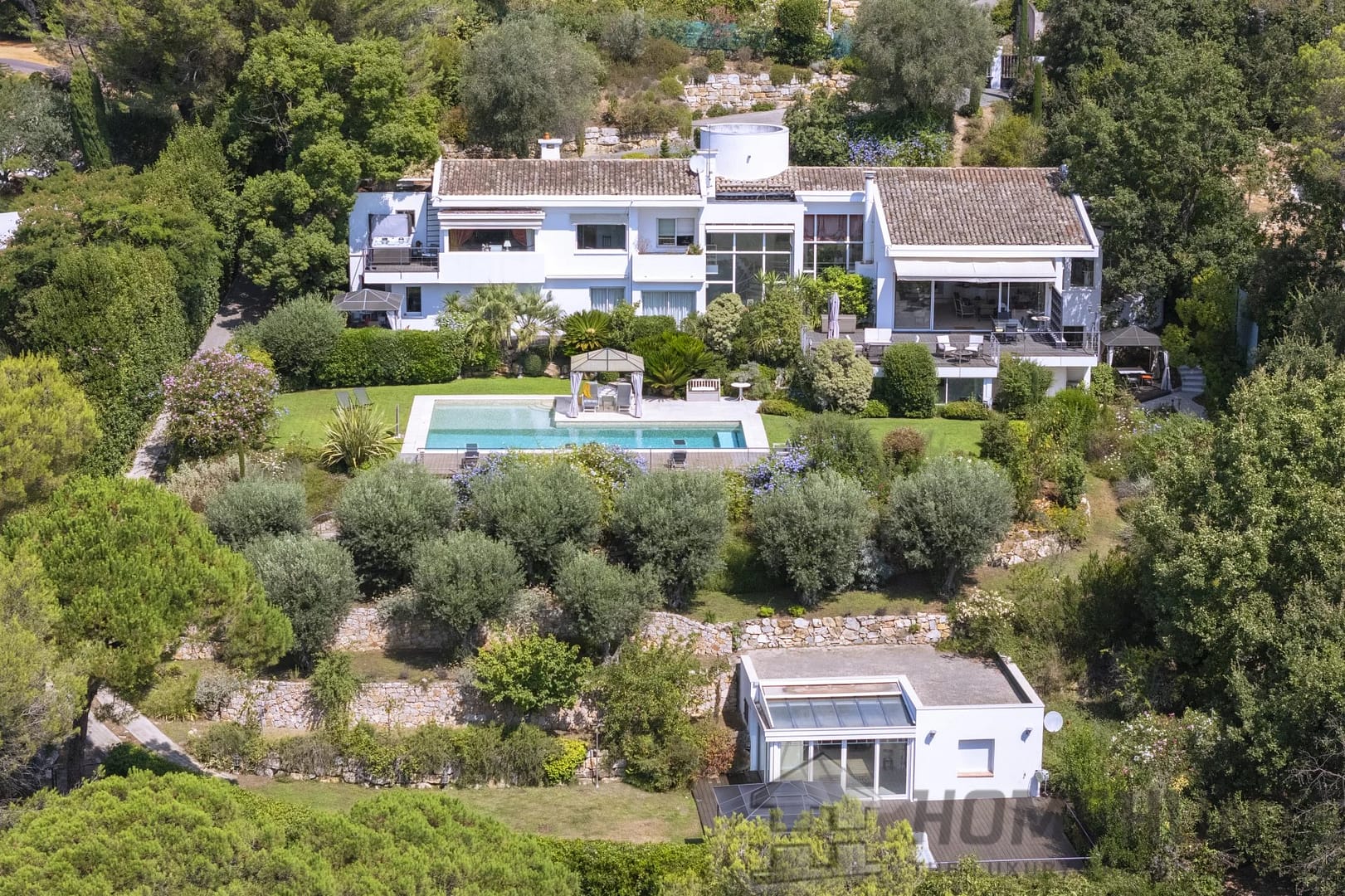 6 Bedroom Villa/House in Valbonne 2