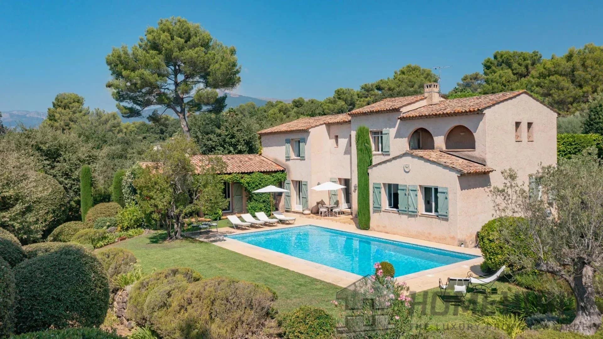 4 Bedroom Villa/House in Roquefort Les Pins 13